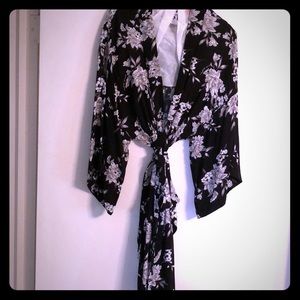 Floral kimono or robe